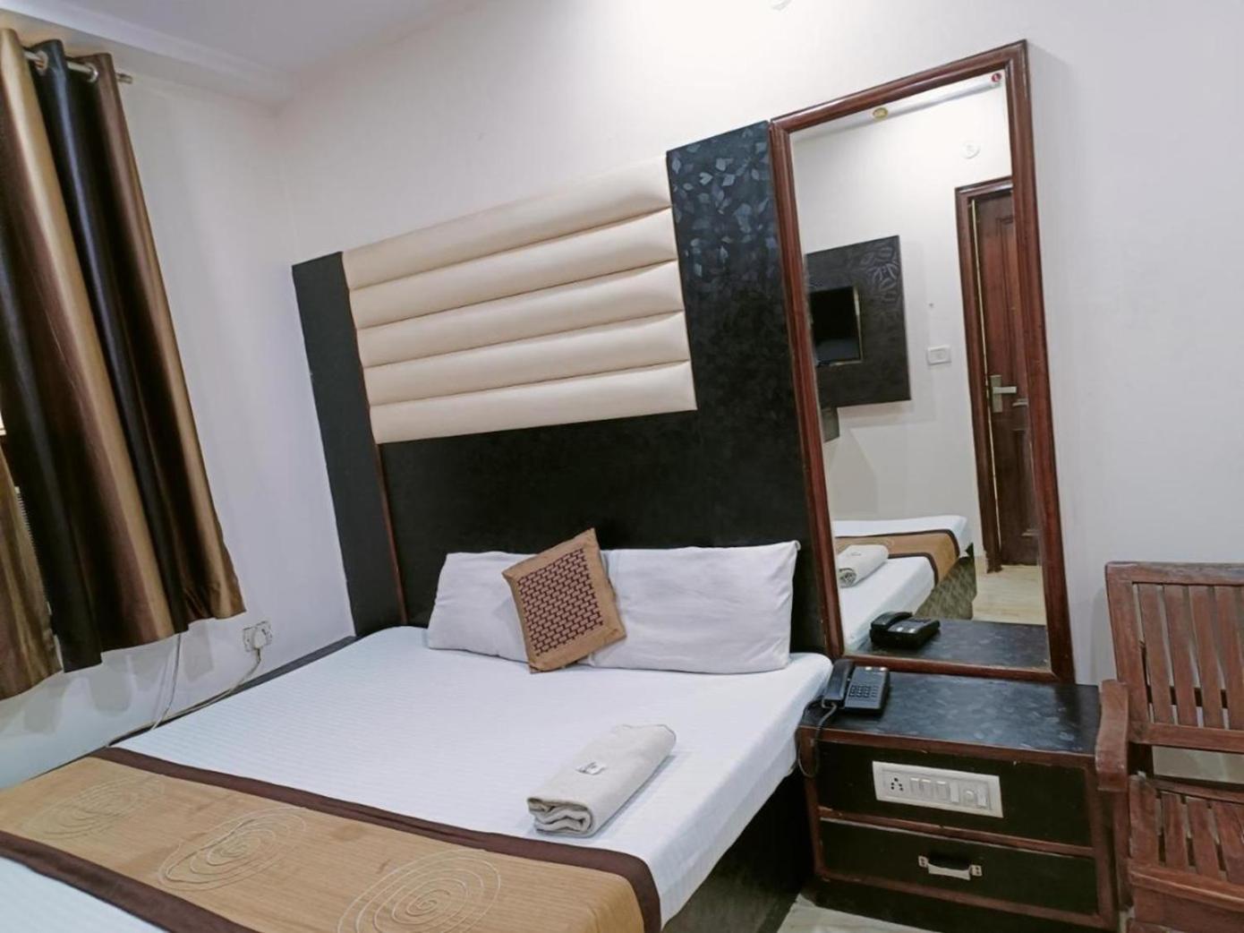 Hotel Shiva Intercontinental New Delhi Exterior photo