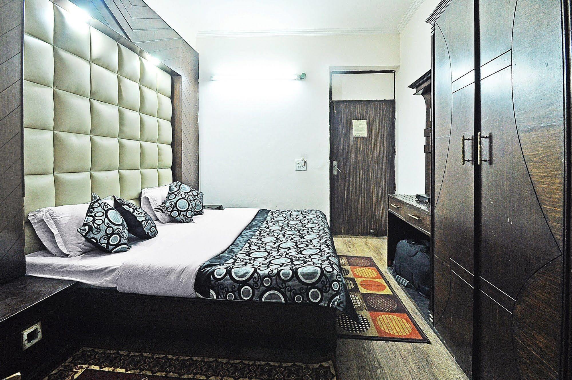 Hotel Shiva Intercontinental New Delhi Exterior photo